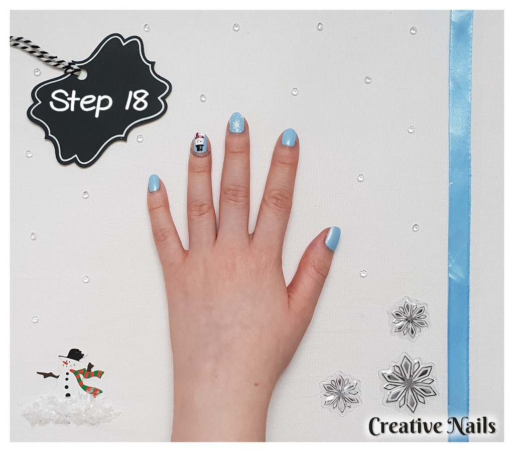 christmas nails with snowflakes