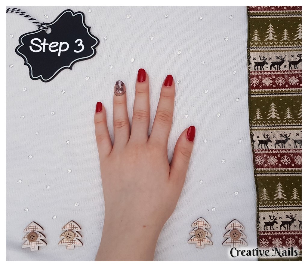 red christmas nails