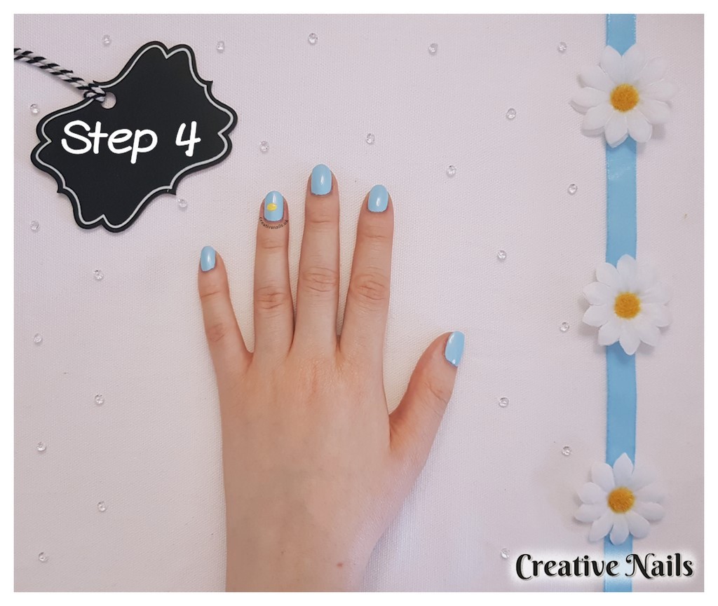 bumble bee nail art