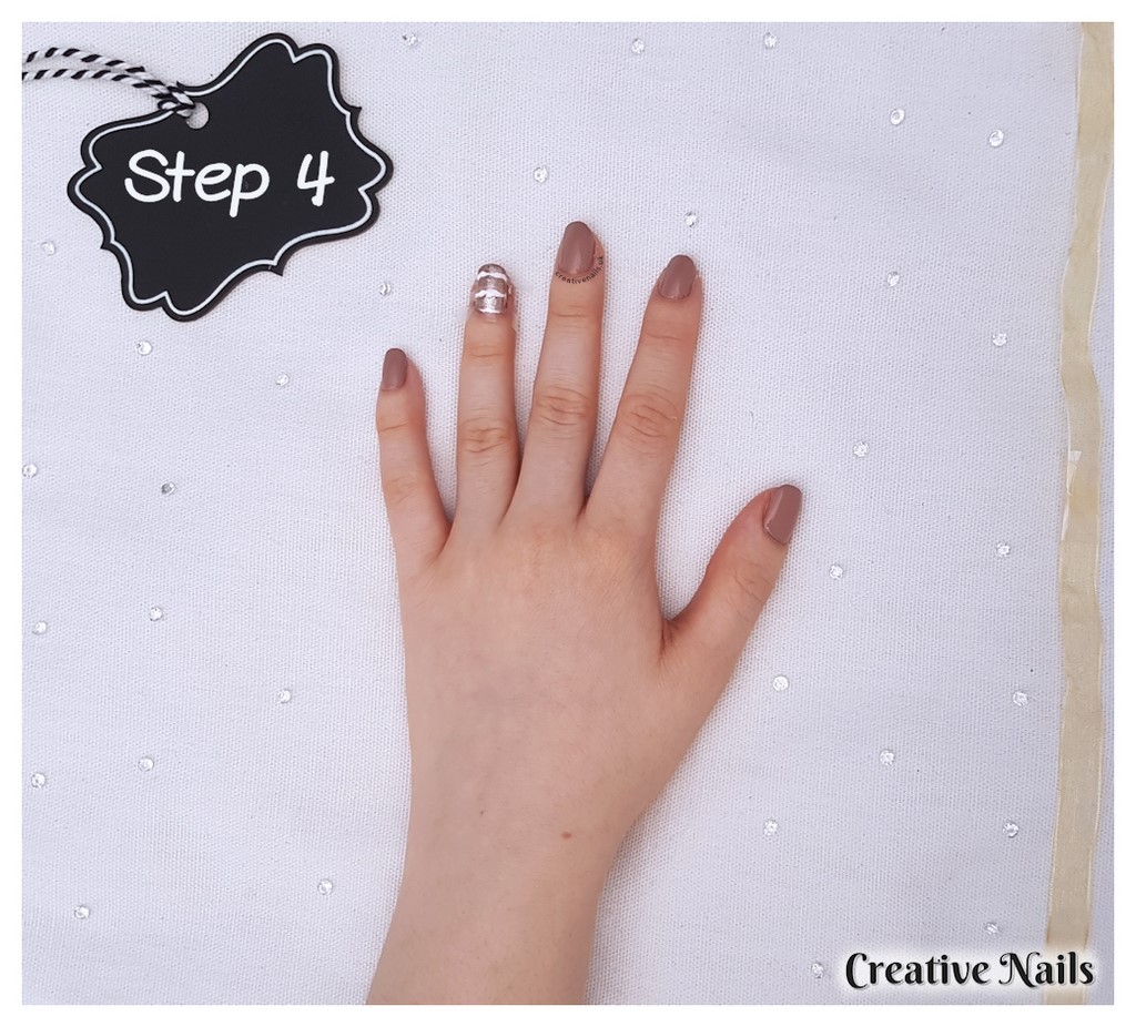 gold stripe nails
