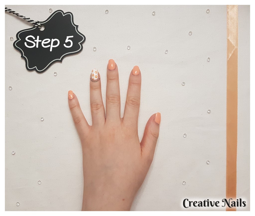 polka dot nails