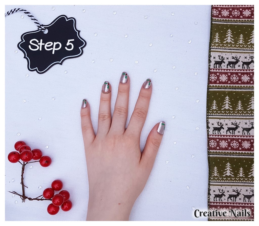 holly nail art