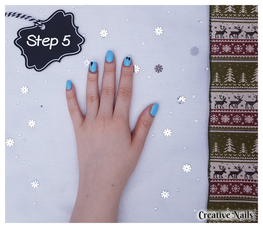 penguin christmas nails