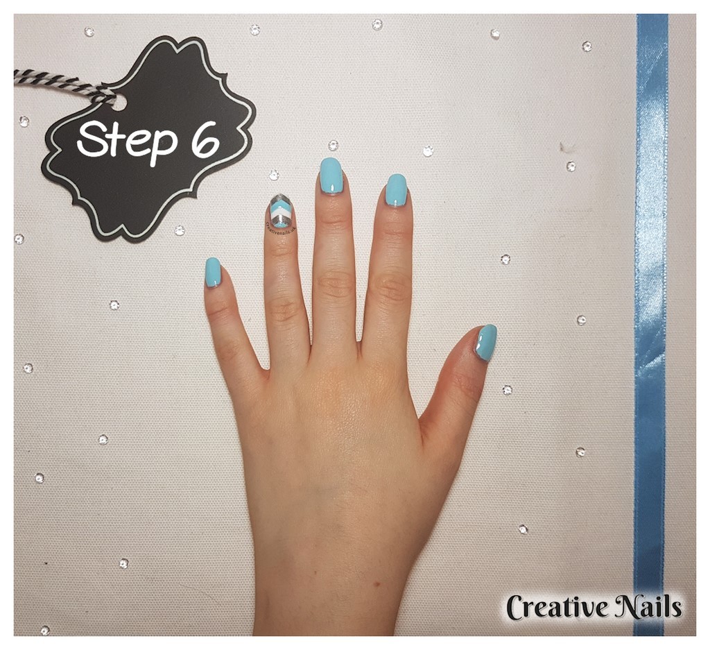 chevron manicure
