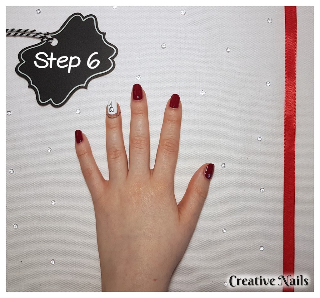 nails with roses