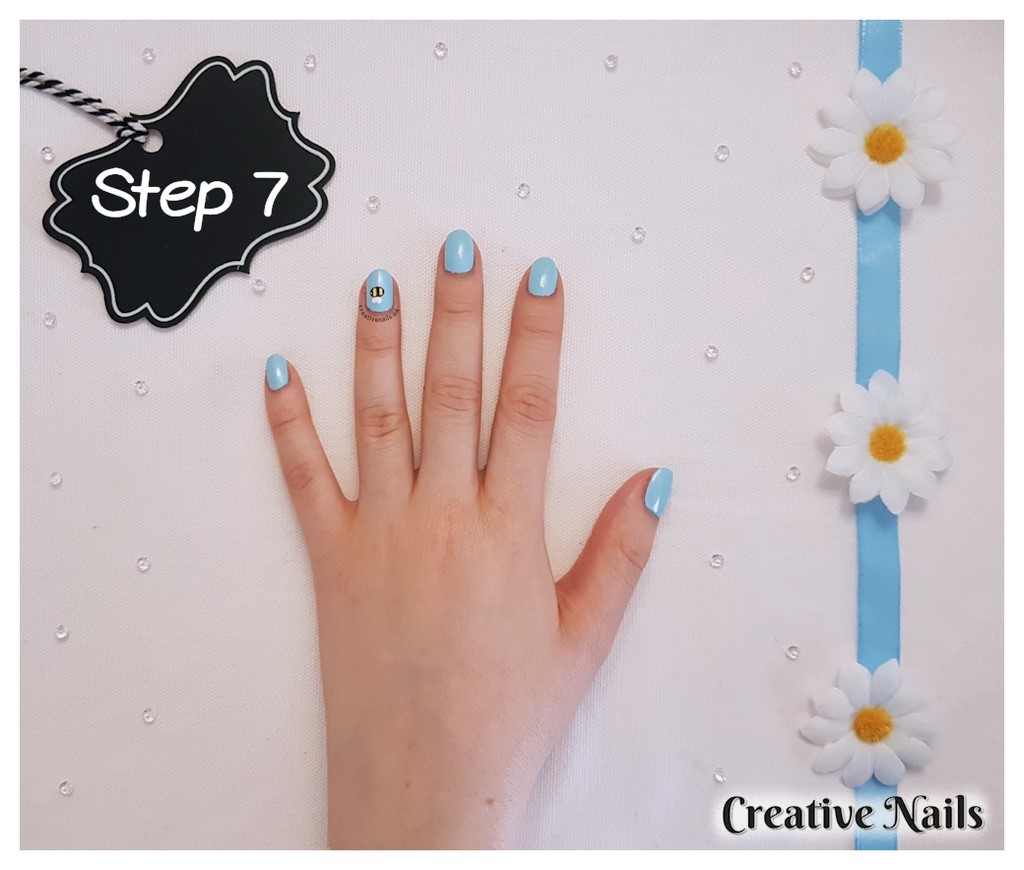 bee nail designs