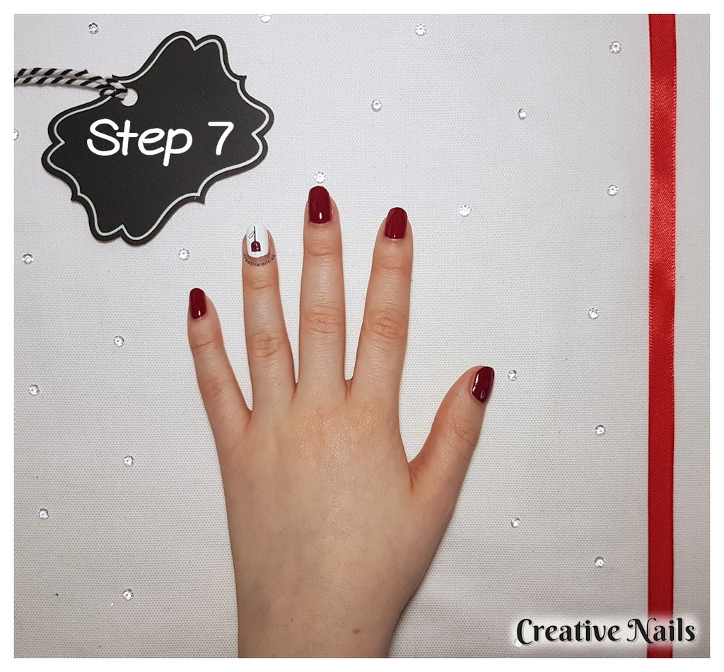 nails rose