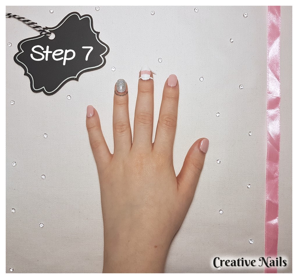 striped fingernails