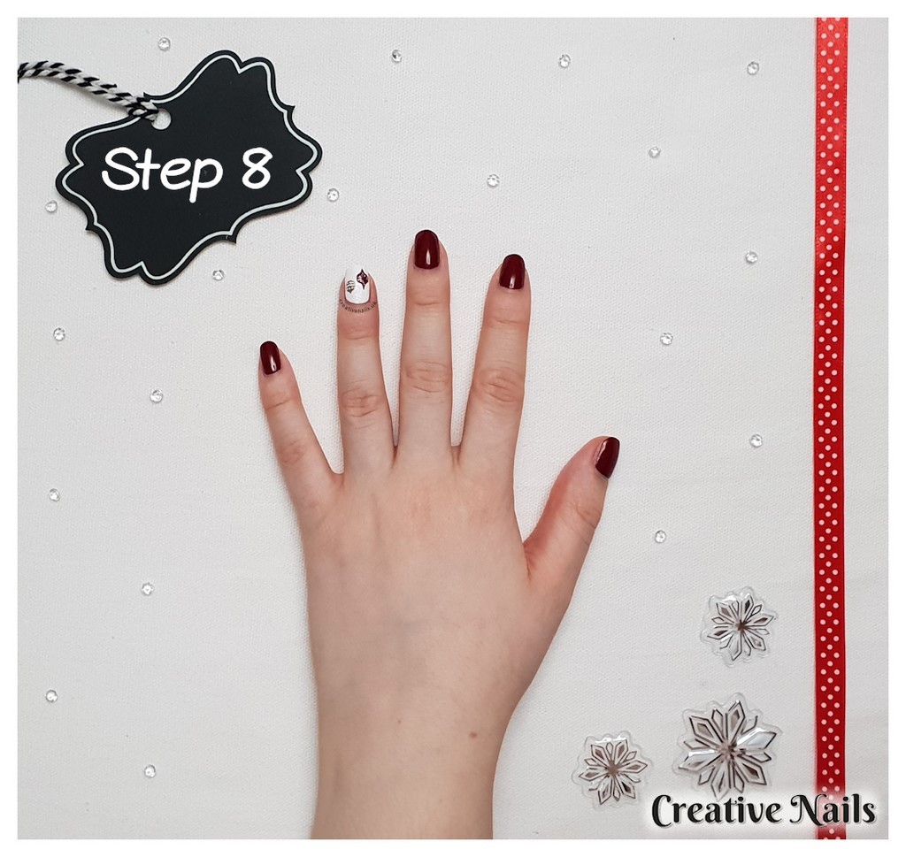 baubles nail art