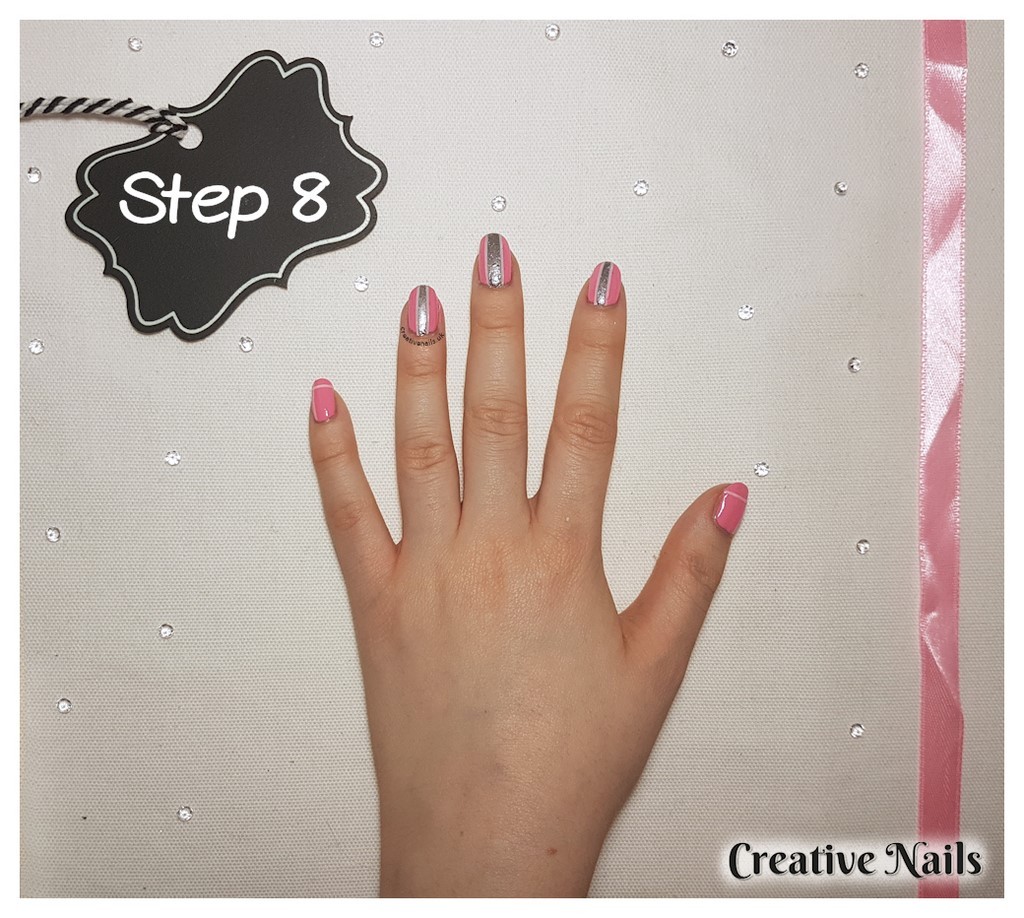 striped fingernails