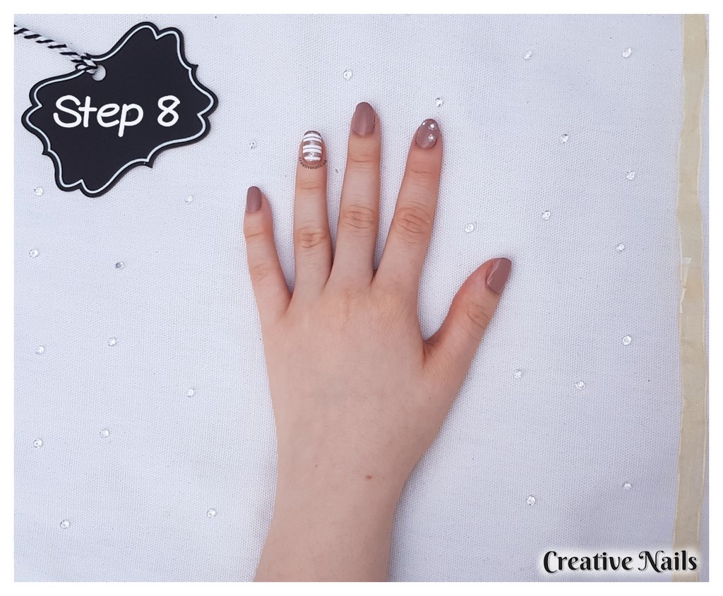 striped nails with flowers