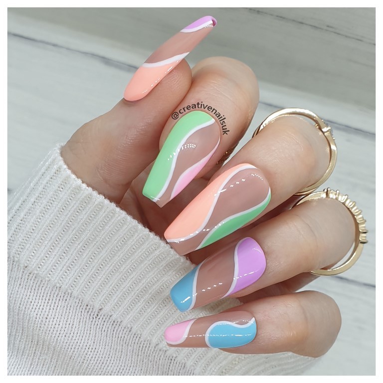 swirly nail design