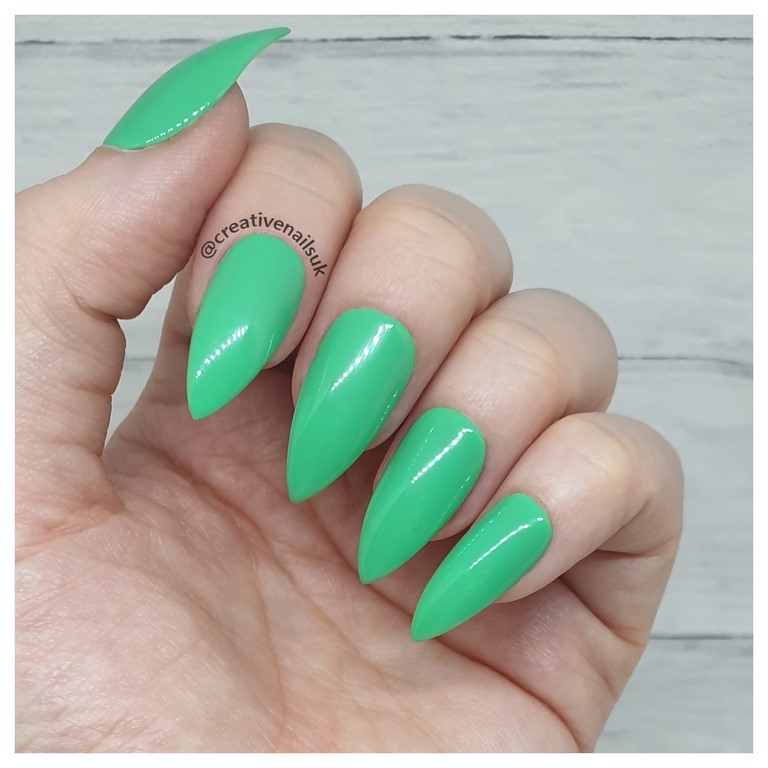 green false nails