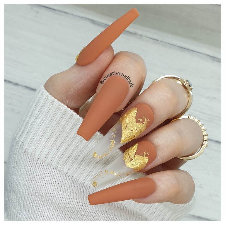 gold nails