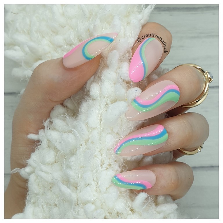 swirly nail design