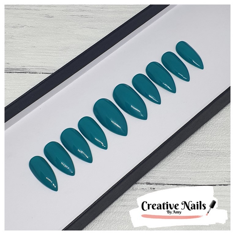 handpainted false nails