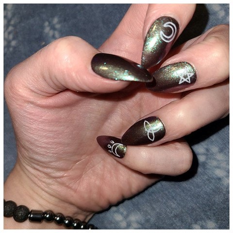 witchy false nails